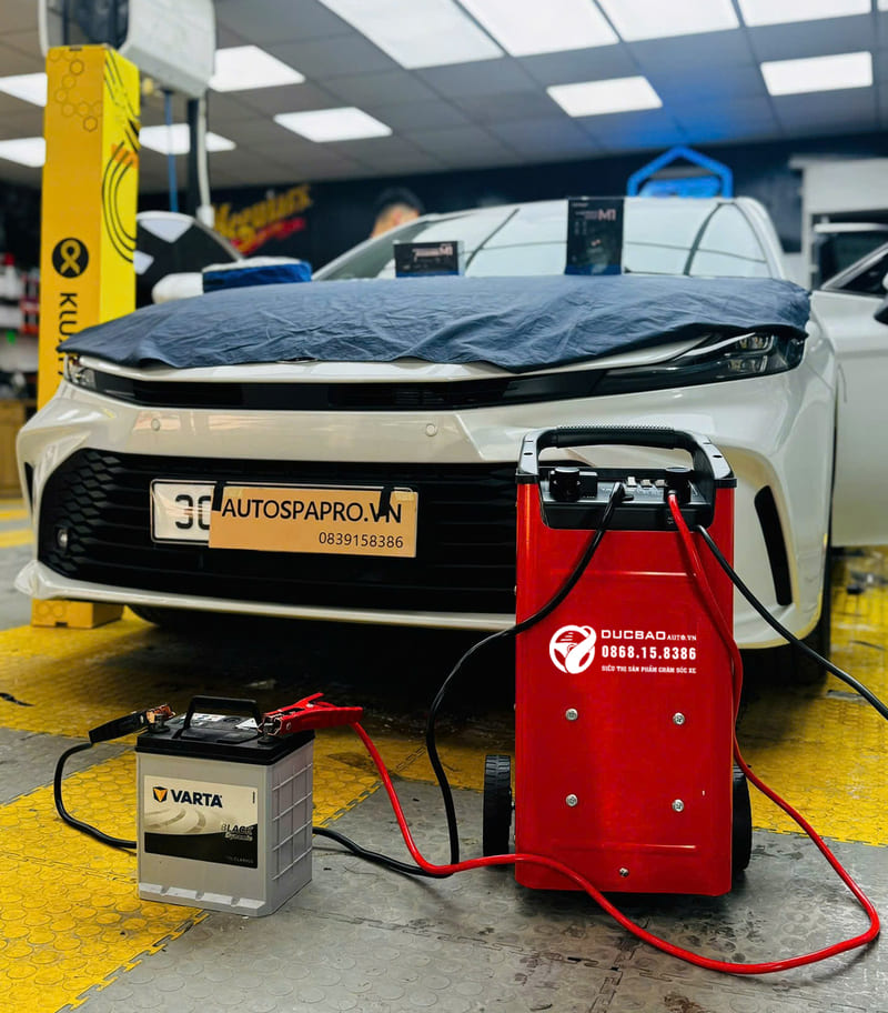 Máy Nạp ắc Quy Có đề 20 600 Ah Yato Yt 83060 (5)